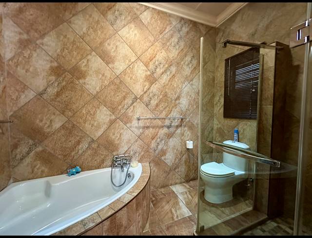 4 BEDROOM HOUSE FOR SALE IN MEER EN SEE